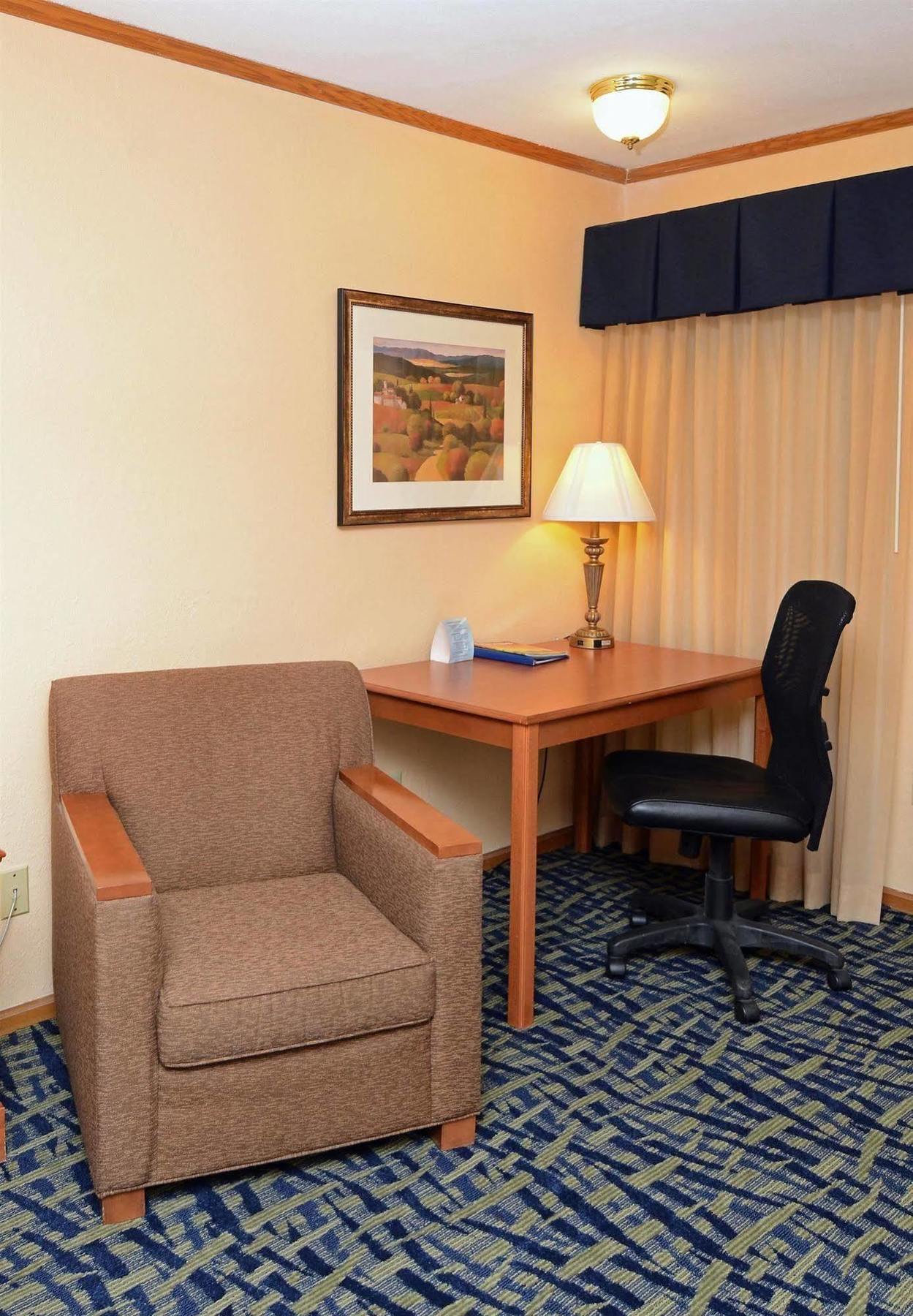 Surestay By Best Western Kansas City Country Inn North Екстериор снимка